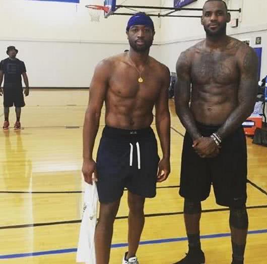 而灰熊则更 而灰熊则更